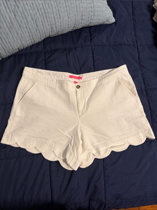Lilly Pulitzer Pants - ❌SOLD❌ Lilly Pulitzer White Scalloped Hem Shorts size 16